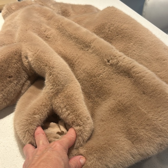 MAGASCHONI Oversized Soft Beige Plush Faux Fur Short Coat Size XS - Picture 10 of 11